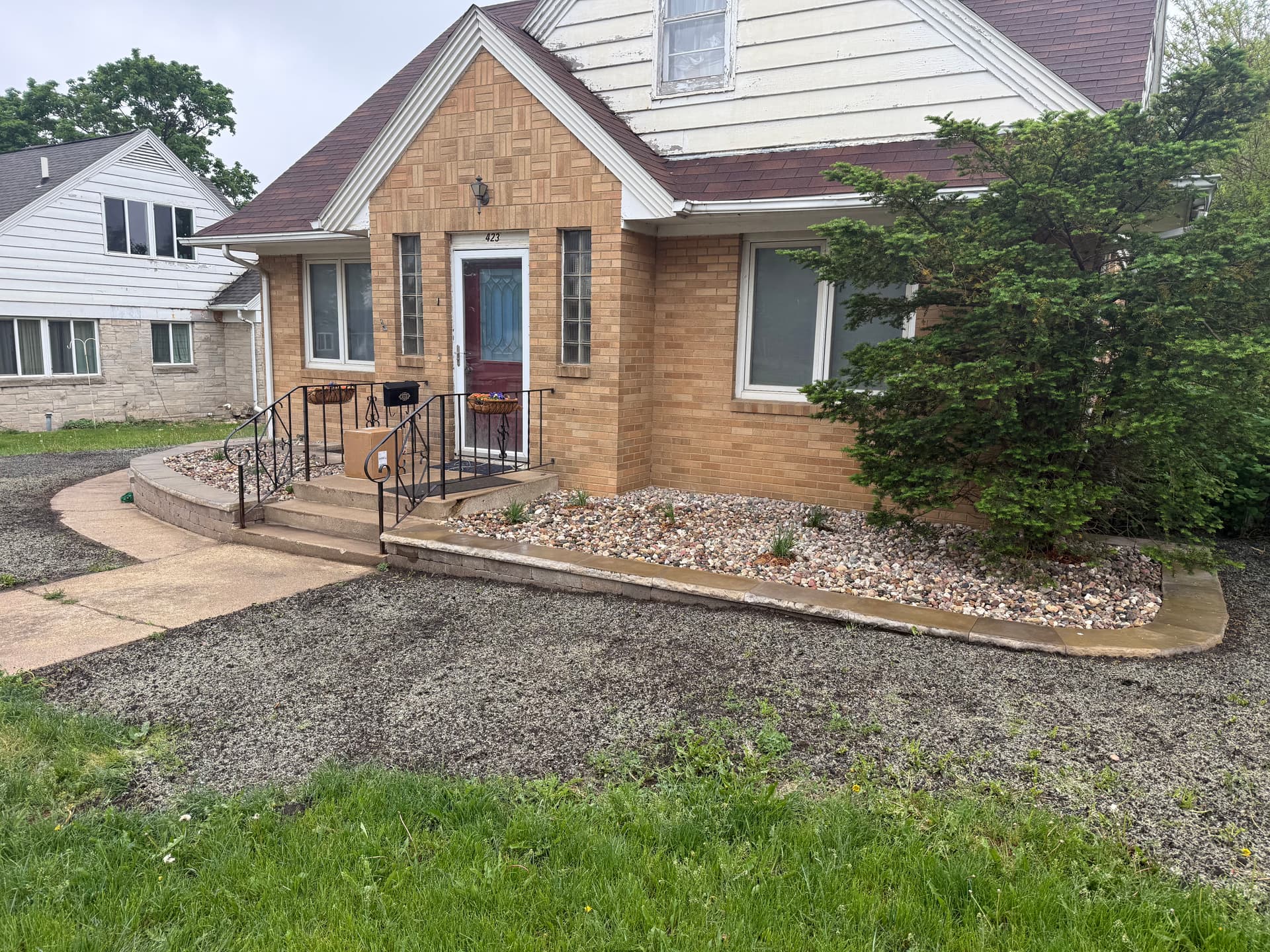 Gallery photos for Raised Rock Beds Give This Front Entrance Real Structure: Image #3