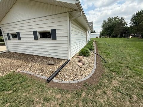 Gallery photos for Revitalized Outdoor Space in Sioux Center with Elegant Rock Edging: Image #3
