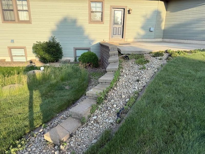 Gallery photos for Revamped Retaining Wall with Modern Rocks: Image #2